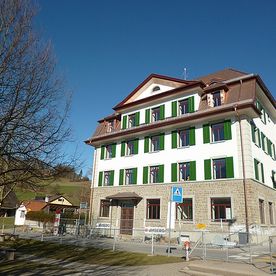 BEPA Heinz Imboden AG Weißes Haus mit grünen Fensterläden
